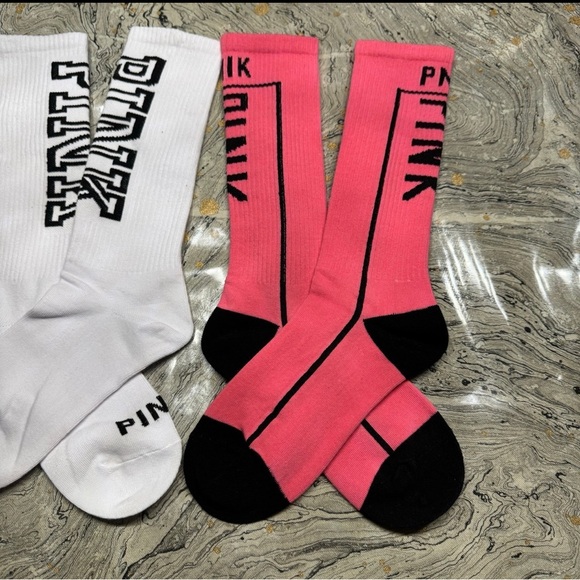 Pink Victoria’s Secret Socks
New Pink socks 
5 pairs included
Size Large 6-10 - Picture 4 of 6